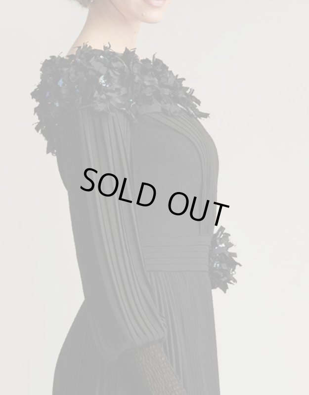 画像2: セール！Tadashi Shoji タダシショージ   OWAN　プリーツフローラルアップリケドレス  ブラック (2)