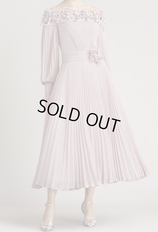 画像1: セール！Tadashi Shoji タダシショージ   OWAN　プリーツフローラルアップリケドレス パープル系 (1)