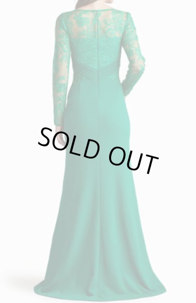 画像2:  Tadashi Shoji  タダシショージ RAVINA EMBROIDERED ILLUSION GOWN グリーン系 (2)