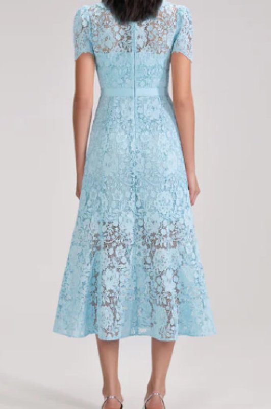 画像2: 【パリスヒルトン愛用】Self Portrait　セルフポートレート　PALE BLUE CORD LACE MIDI DRESS　ブルー (2)