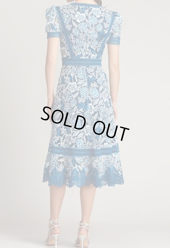 画像3: Tadashi Shoji  タダシショージ  　KLEIN EMBROIDERED TEA-LENGTH DRESS ブルー系 (3)