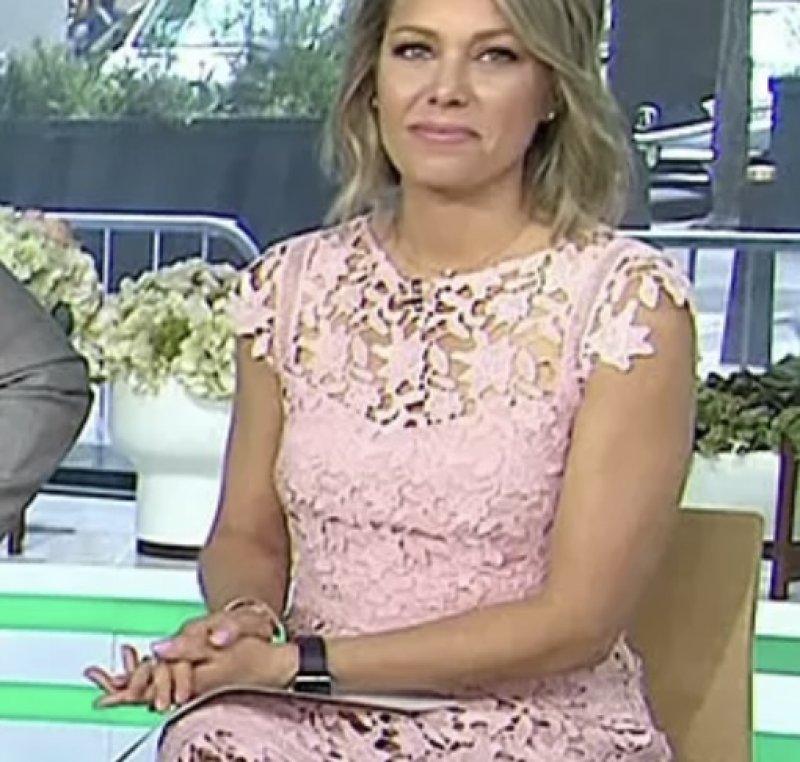 画像4: 【Alexis Gaube、Dylan Dreyer着用】Eliza J  イライザジェイ 　レースアシンメトリックドレス   ピンク系  41902 (4)