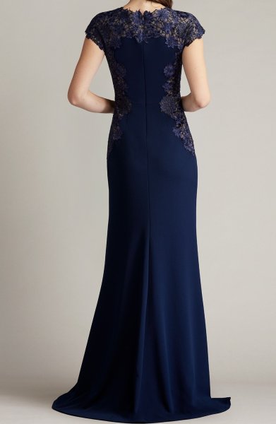 画像3:  Tadashi Shoji  タダシショージ Chelan Embroidered Illusion Gown ネイビー (3)