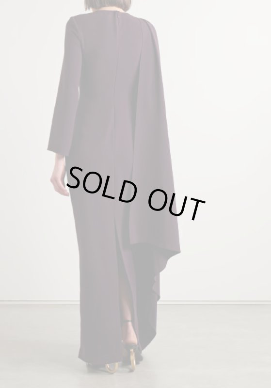 画像2: 【ヨルダン、オランダ王女愛用】Solace London ソレイスロンドン  Lydia one-sleeve cape-effect cady maxi dress　プラム (2)