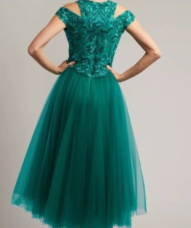 画像2: セール！Tadashi Shoji  タダシショージ  Cora Embroidered Tulle Gown Dress　グリーン系   (2)