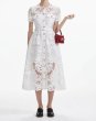 画像1: セール！【パリスヒルトン愛用】Self Portrait　セルフポートレート　Cotton Lace Button Midi Dress ホワイト (1)