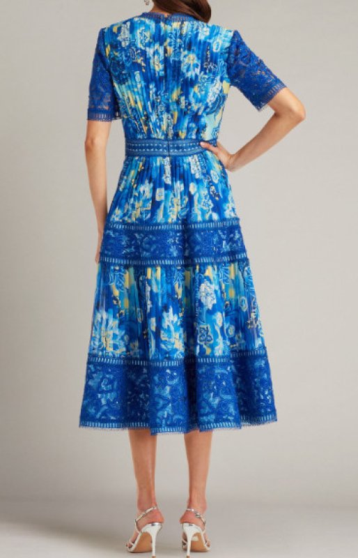 画像2: Tadashi Shoji タダシショージ   Elu 花柄プリーツシフォンドレス　ブルー系   (2)