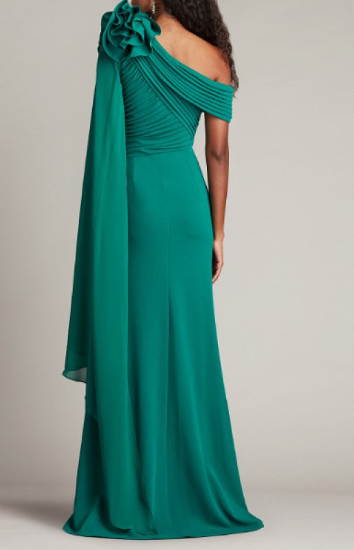 画像2: Tadashi Shoji  タダシショージ   Kamari Draped Rosette Shoulder Gown　グリーン (2)