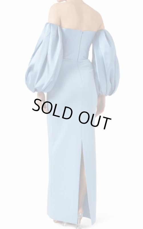 画像5: セール！【滝沢眞規子さん着用】Solace London ソレイスロンドン  Carmen off-the-shoulder satin-twill and crepe gown ブルー系  13826 (5)