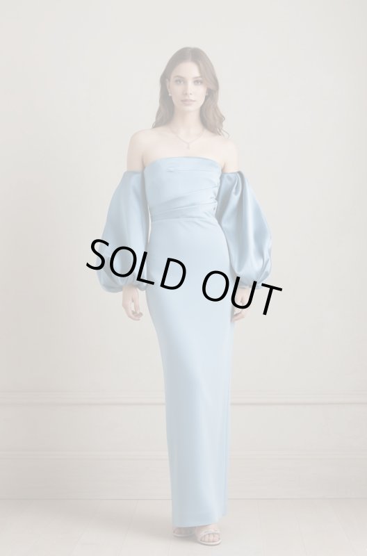 画像2: セール！【滝沢眞規子さん着用】Solace London ソレイスロンドン  Carmen off-the-shoulder satin-twill and crepe gown ブルー系  13826 (2)