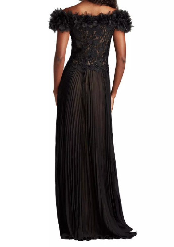 画像2: Tadashi Shoji Margaux オフショルダーフローラルラッフル ロングドレス｜ブラックフォーマル (2)