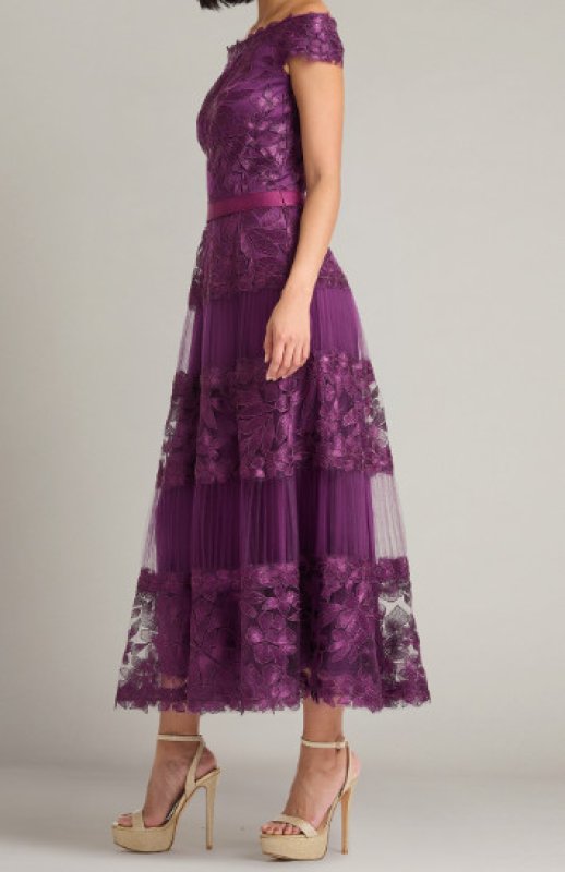 画像3: Tadashi Shoji  タダシショージ  Adriane オフショルダー花柄レースドレス　パープル系  41101 (3)