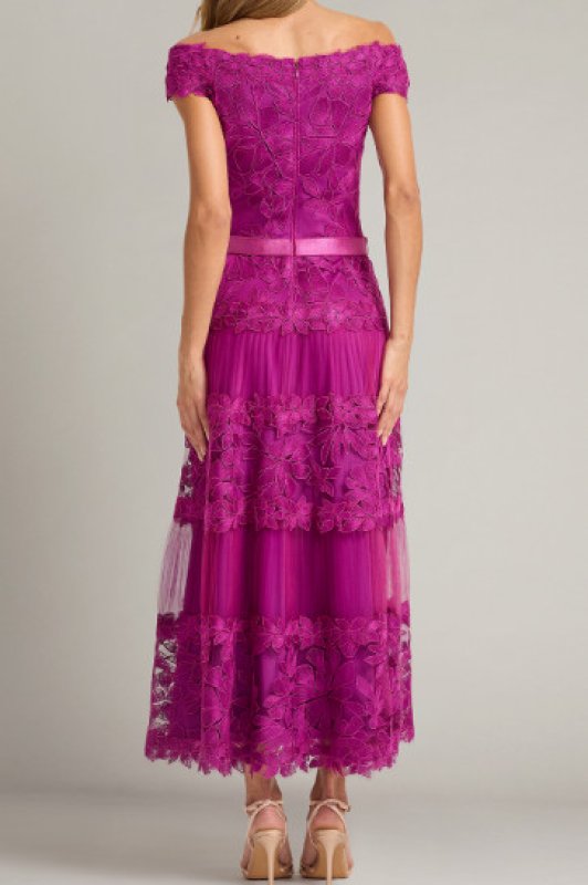 画像2: Tadashi Shoji  タダシショージ  Adriane オフショルダー花柄レースドレス　ピンク、パープル系  41101 (2)