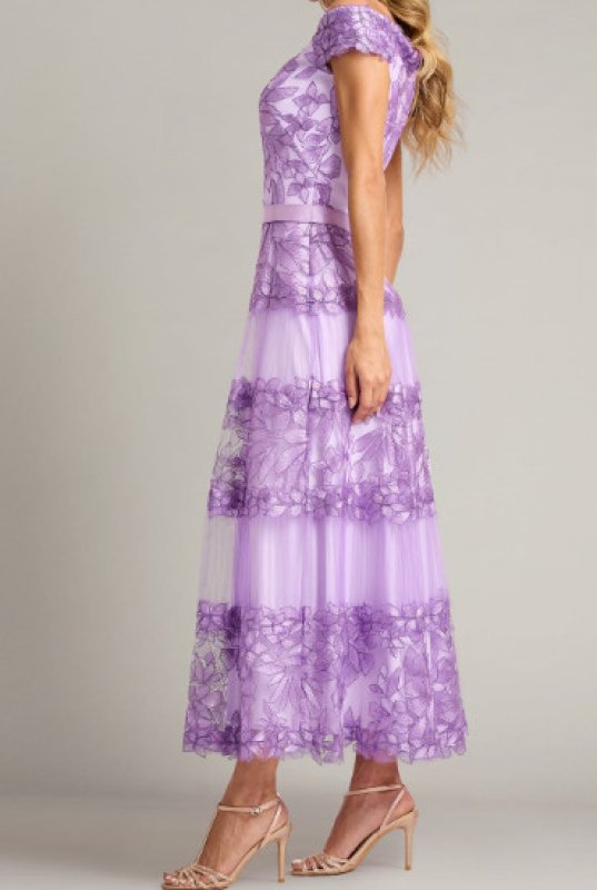 画像3: Tadashi Shoji  タダシショージ  Adriane オフショルダー花柄レースドレス　パープル系  41101 (3)