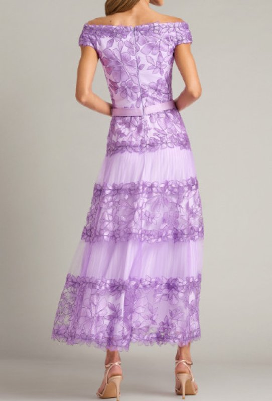 画像2: Tadashi Shoji  タダシショージ  Adriane オフショルダー花柄レースドレス　パープル系  41101 (2)