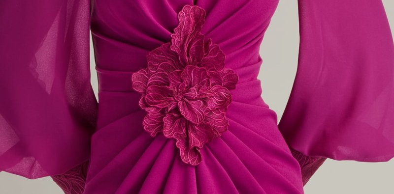 画像4:  Tadashi Shoji  タダシショージ　Sahana Bishop Sleeve Plunge Gown  マジェンタ、パープル系 (4)