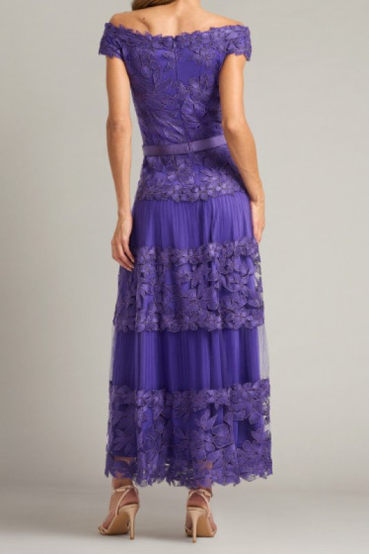 画像2: Tadashi Shoji  タダシショージ  Adriane オフショルダー花柄レースドレス　アメジスト、パープル系  41101 (2)