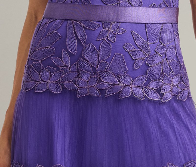 画像4: Tadashi Shoji  タダシショージ  Adriane オフショルダー花柄レースドレス　アメジスト、パープル系  41101 (4)