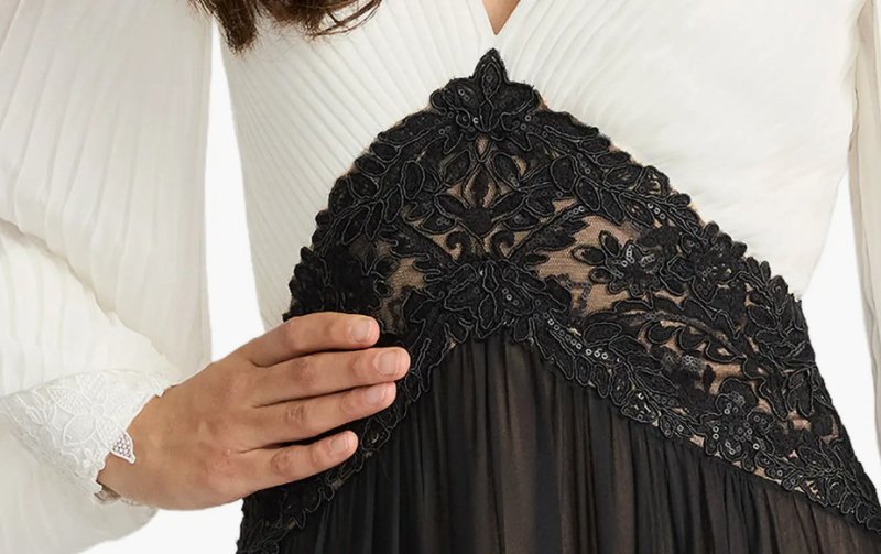画像4: Tadashi Shoji タダシショージ  Benulo プリーツスリーブロングドレス アイボリー、ブラック (4)