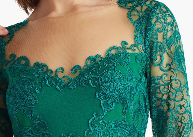 画像4: 【9/27まで特別価格】Tadashi Shoji タダシショージ  Regal  Embroidered Lace Long Sleeve Crepe Gown グリーン (4)