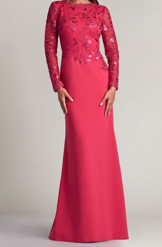  Tadashi Shoji  タダシショージ　BRADWELL EMBROIDERED CREPE GOWN ピンク系